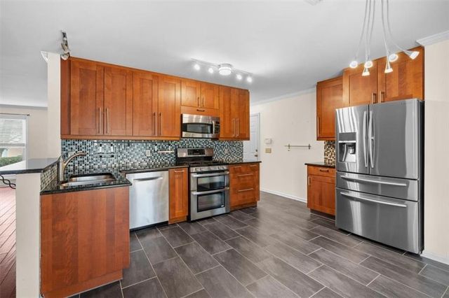 877 Bramlett Way, Powder Springs, GA 30127