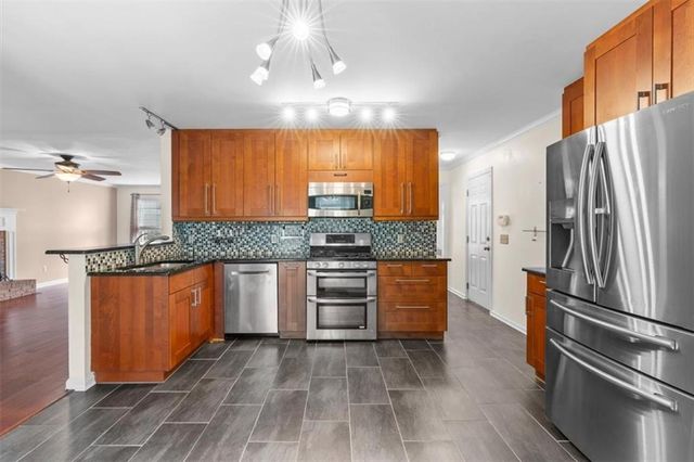 877 Bramlett Way, Powder Springs, GA 30127