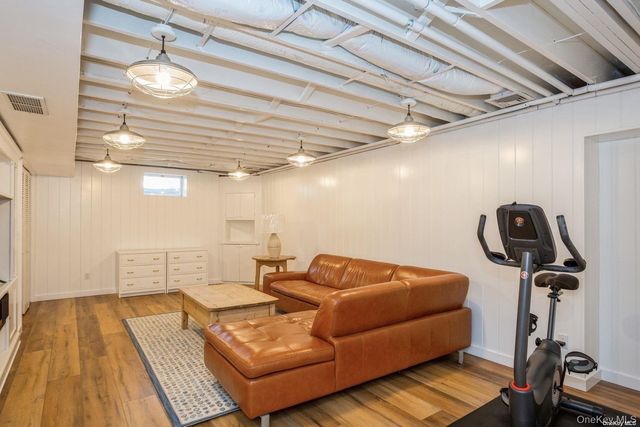 70 Jagger Lane, Westhampton, NY 11977