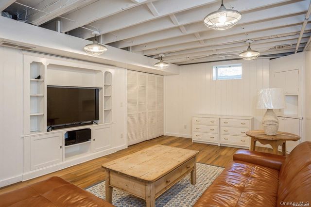 70 Jagger Lane, Westhampton, NY 11977