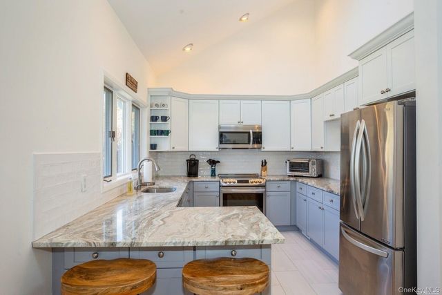 70 Jagger Lane, Westhampton, NY 11977