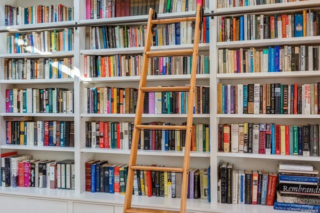 70 Jagger Lane, Westhampton, NY 11977