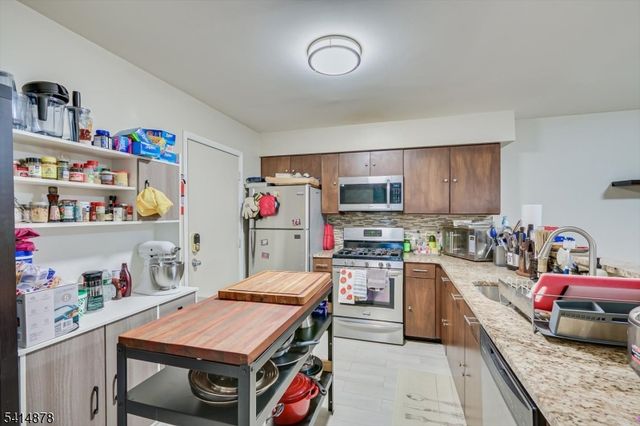 70 Avebury Pl, Franklin Twp., NJ 08873