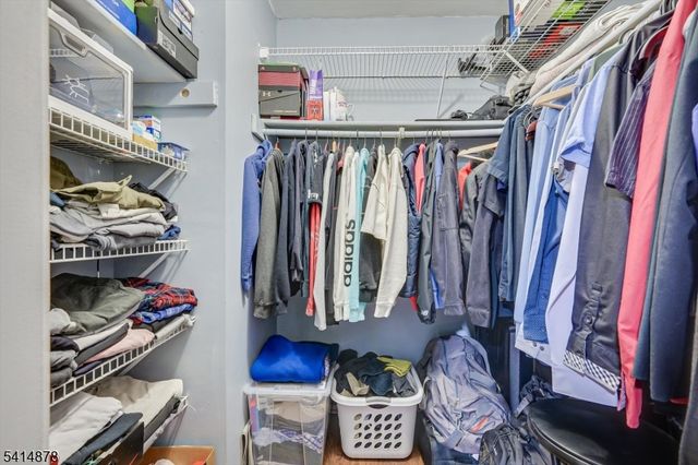 70 Avebury Pl, Franklin Twp., NJ 08873