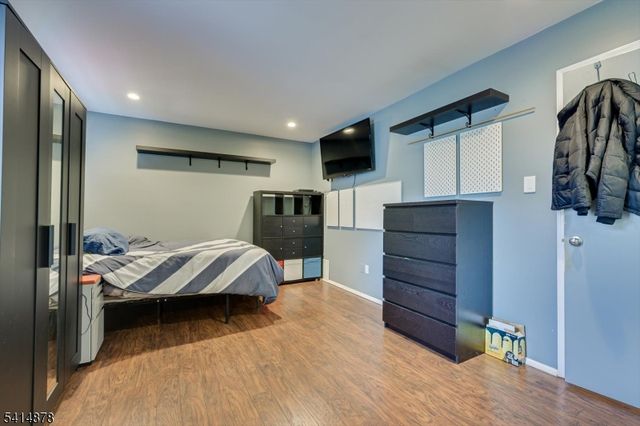 70 Avebury Pl, Franklin Twp., NJ 08873