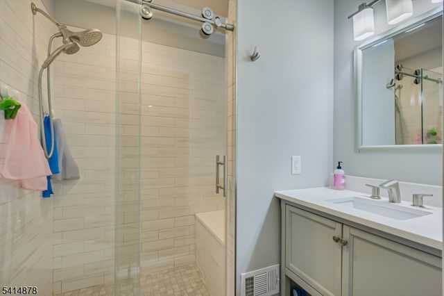 70 Avebury Pl, Franklin Twp., NJ 08873