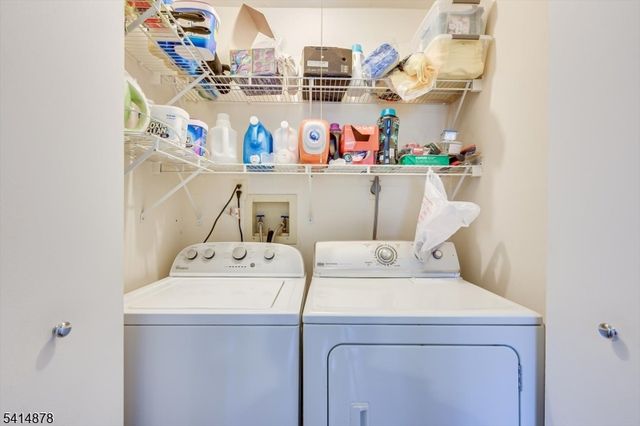 70 Avebury Pl, Franklin Twp., NJ 08873