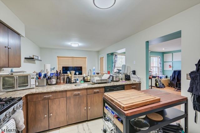 70 Avebury Pl, Franklin Twp., NJ 08873