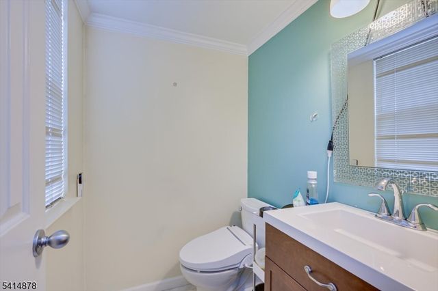 70 Avebury Pl, Franklin Twp., NJ 08873