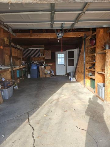 2202 Chestnut Avenue, Sterling, IL 61081