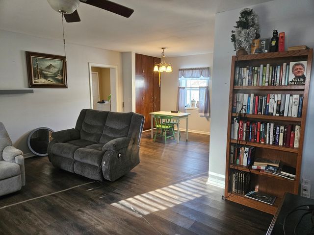 2202 Chestnut Avenue, Sterling, IL 61081