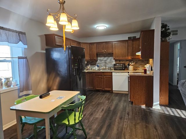 2202 Chestnut Avenue, Sterling, IL 61081