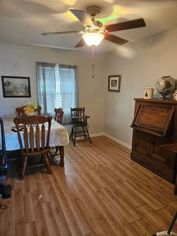 2202 Chestnut Avenue, Sterling, IL 61081