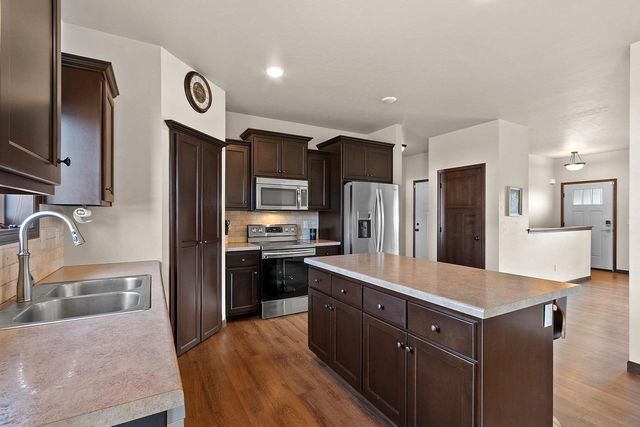 517 PEBBLESTONE CIRCLE, Hobart, WI 54155