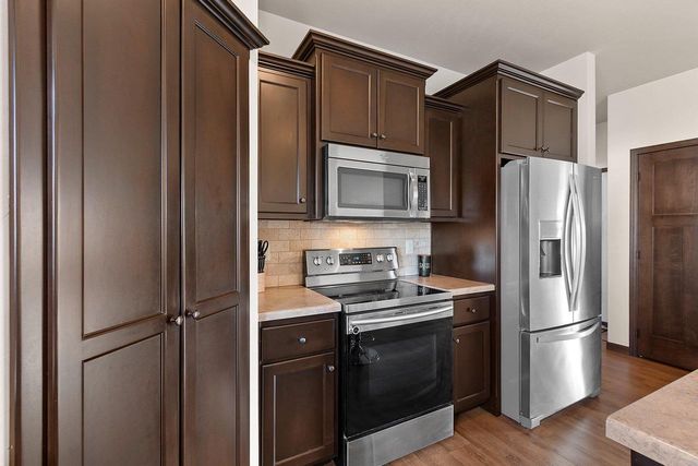 517 PEBBLESTONE CIRCLE, Hobart, WI 54155