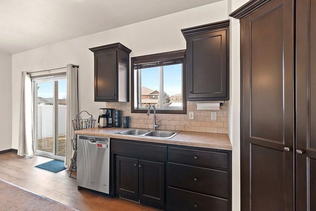 517 PEBBLESTONE CIRCLE, Hobart, WI 54155