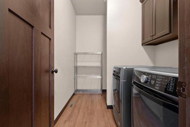 517 PEBBLESTONE CIRCLE, Hobart, WI 54155