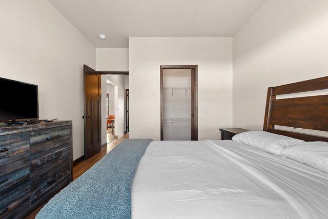 517 PEBBLESTONE CIRCLE, Hobart, WI 54155