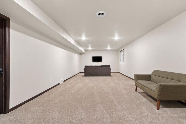 517 PEBBLESTONE CIRCLE, Hobart, WI 54155