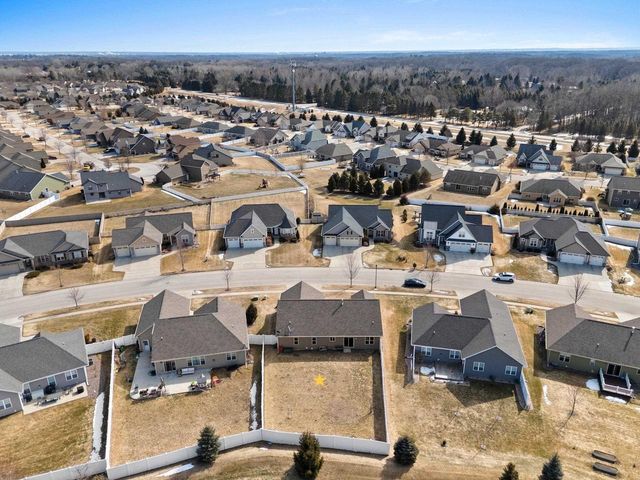 517 PEBBLESTONE CIRCLE, Hobart, WI 54155