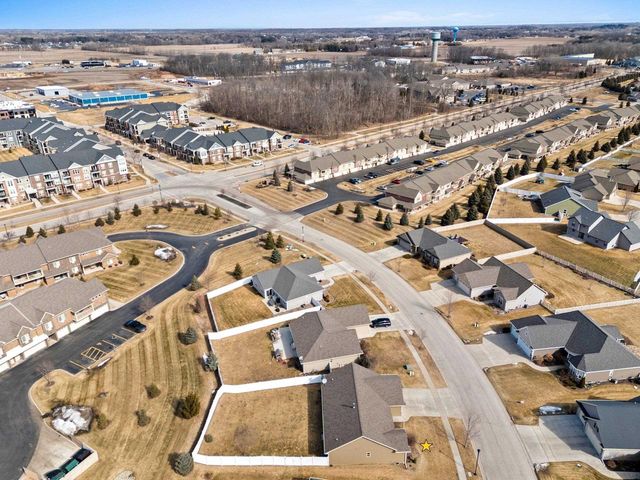 517 PEBBLESTONE CIRCLE, Hobart, WI 54155