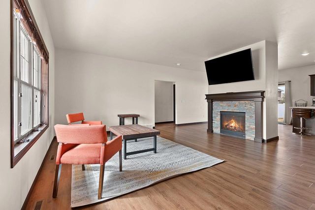 517 PEBBLESTONE CIRCLE, Hobart, WI 54155