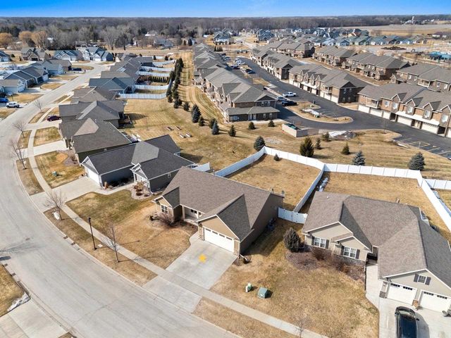 517 PEBBLESTONE CIRCLE, Hobart, WI 54155