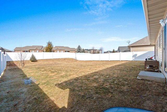 517 PEBBLESTONE CIRCLE, Hobart, WI 54155