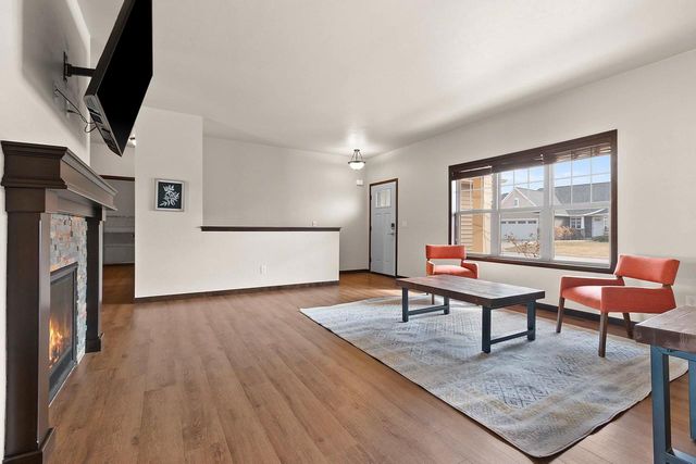 517 PEBBLESTONE CIRCLE, Hobart, WI 54155