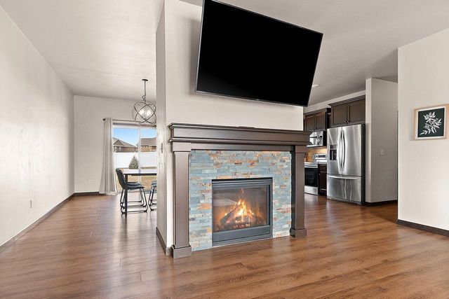 517 PEBBLESTONE CIRCLE, Hobart, WI 54155