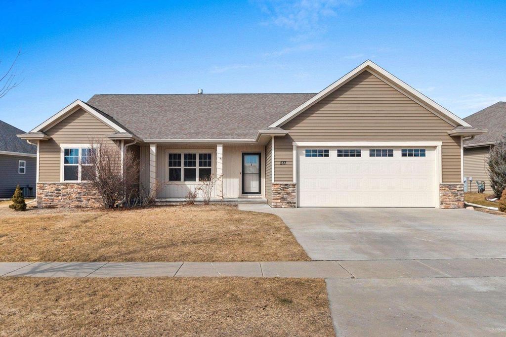 517 PEBBLESTONE CIRCLE, Hobart, WI 54155
