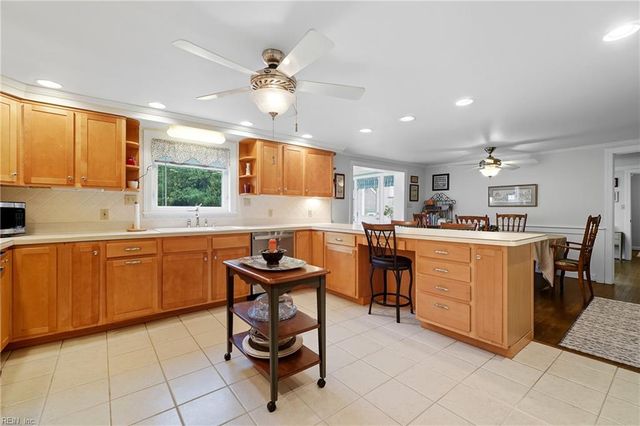 5809 Beechwalk DR, Virginia Beach, VA 23464