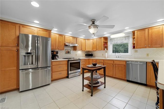 5809 Beechwalk DR, Virginia Beach, VA 23464