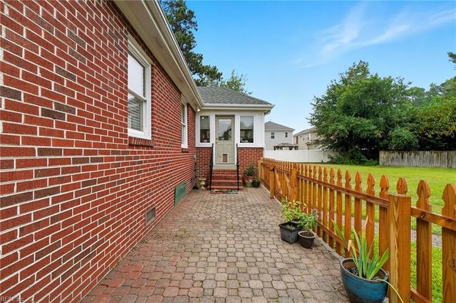 5809 Beechwalk DR, Virginia Beach, VA 23464