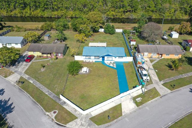 2902 Essex Drive, Fort Pierce, FL 34946