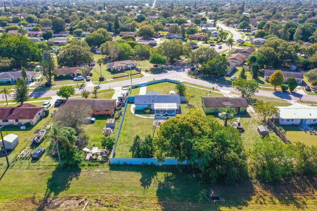 2902 Essex Drive, Fort Pierce, FL 34946