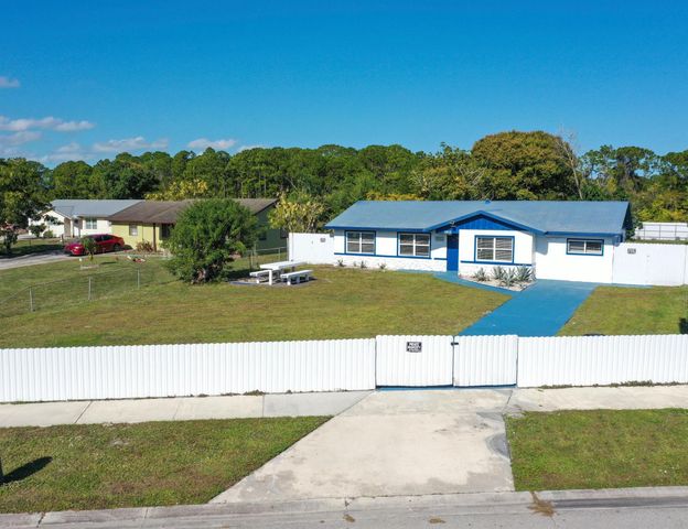 2902 Essex Drive, Fort Pierce, FL 34946