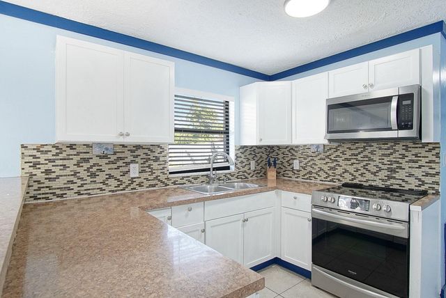 2902 Essex Drive, Fort Pierce, FL 34946