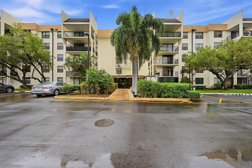 6195 Rock Island Road 210, Tamarac, FL 33319