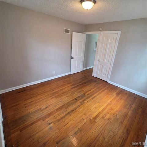 6725 Maryellen Street, Northwoods, MO 63121