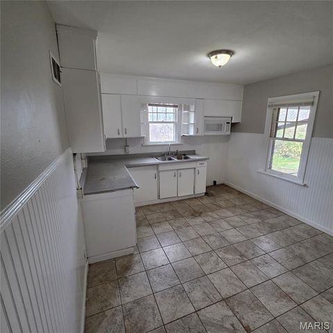 6725 Maryellen Street, Northwoods, MO 63121