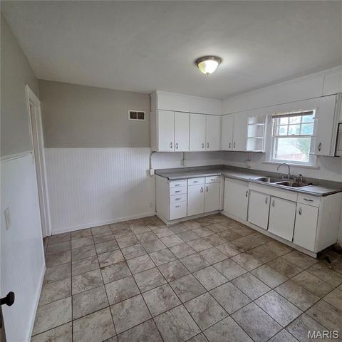 6725 Maryellen Street, Northwoods, MO 63121