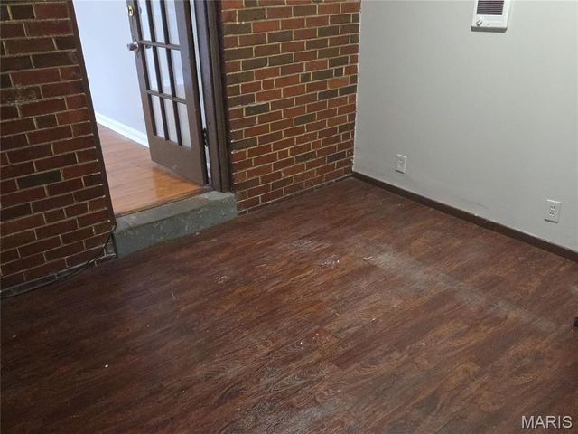 6725 Maryellen Street, Northwoods, MO 63121