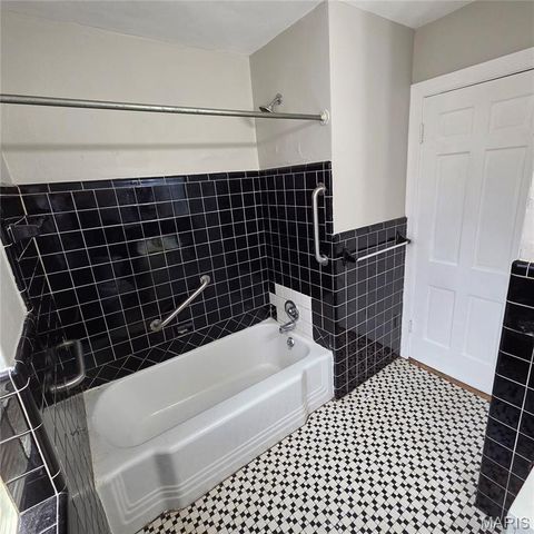 6725 Maryellen Street, Northwoods, MO 63121