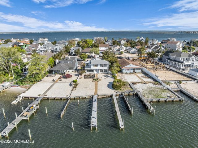 22 Dickman Drive, Lavallette, NJ 08735