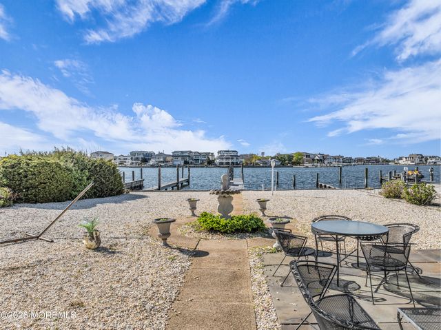 22 Dickman Drive, Lavallette, NJ 08735