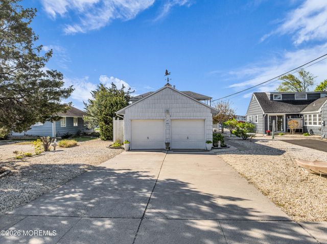 22 Dickman Drive, Lavallette, NJ 08735