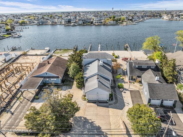 22 Dickman Drive, Lavallette, NJ 08735