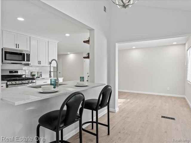 6407 Buxton Court, West Bloomfield, MI 48322