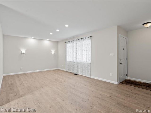 6407 Buxton Court, West Bloomfield, MI 48322